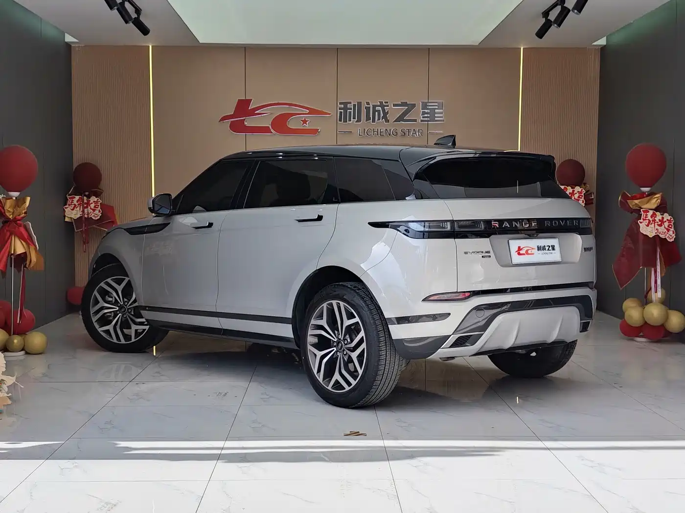 Land Rover Range Rover Evoque 2021 Range Rover Evoque L 249PS R-Dynamic S Performance Edition фото 6
