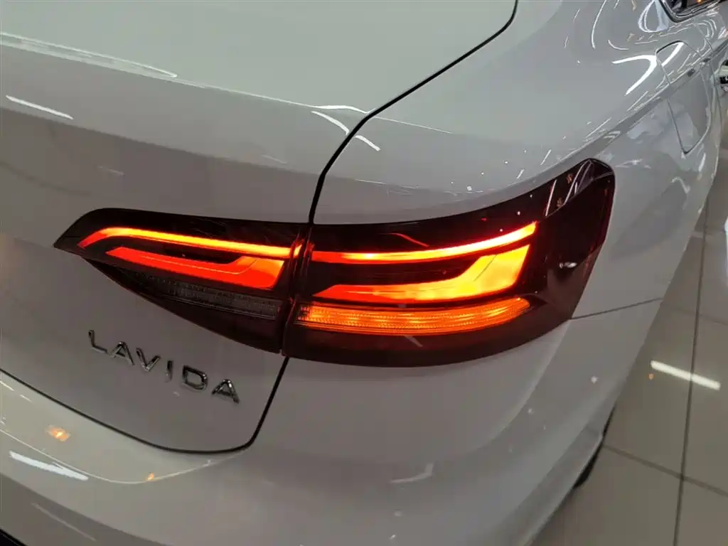 Volkswagen Lavida 2024 Model 1.5L Automatic Starlight 5 Million Edition фото 8