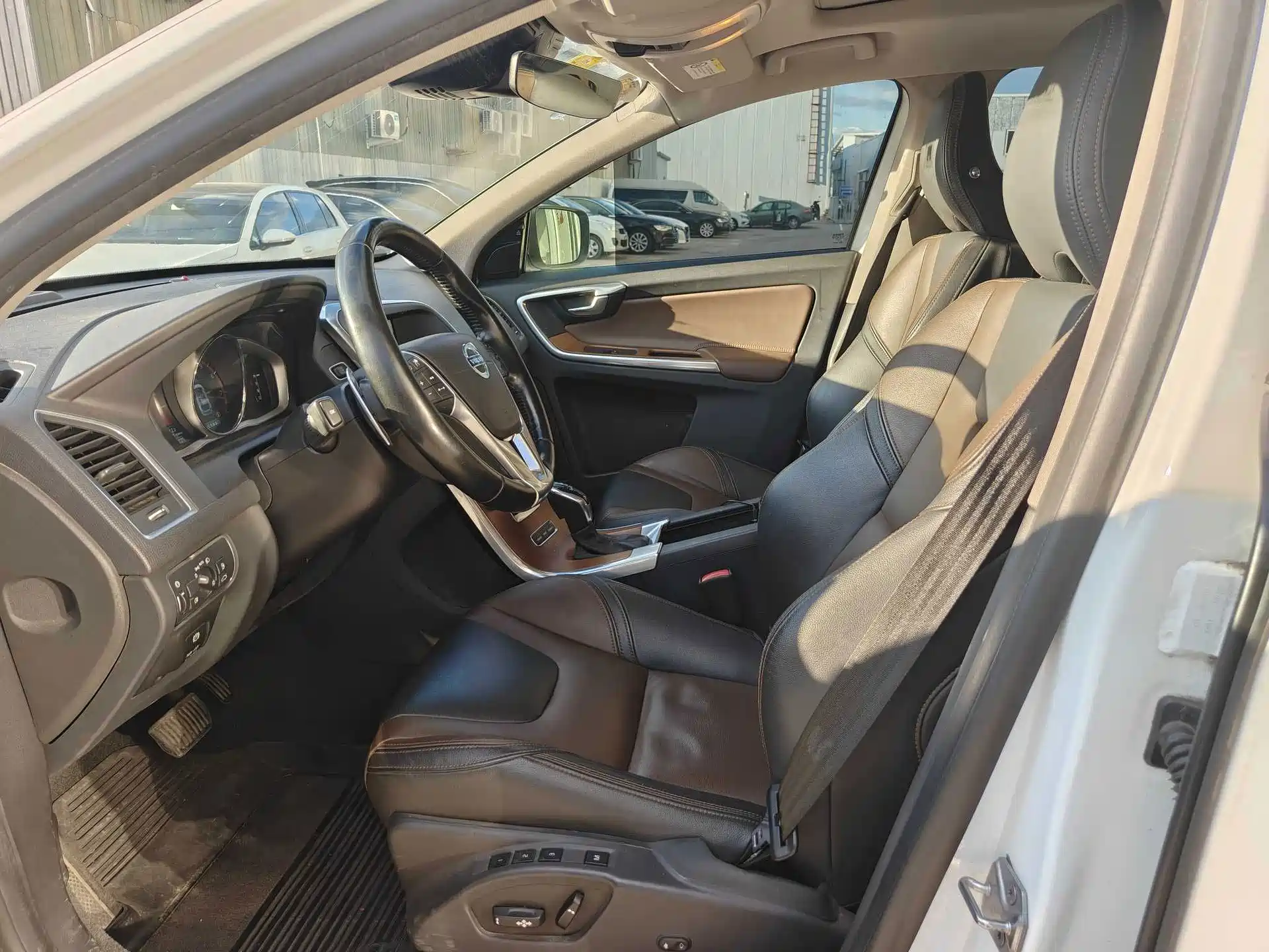 Фото 4 - Volvo XC60