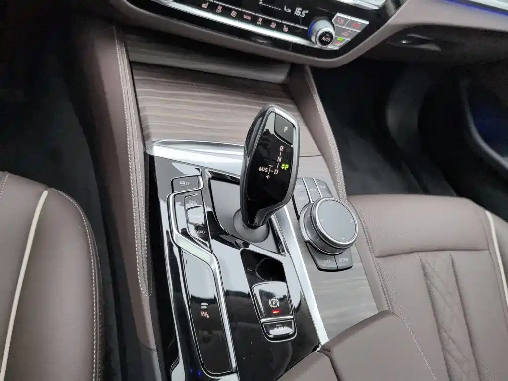 Photo 13 - BMW 5 Series