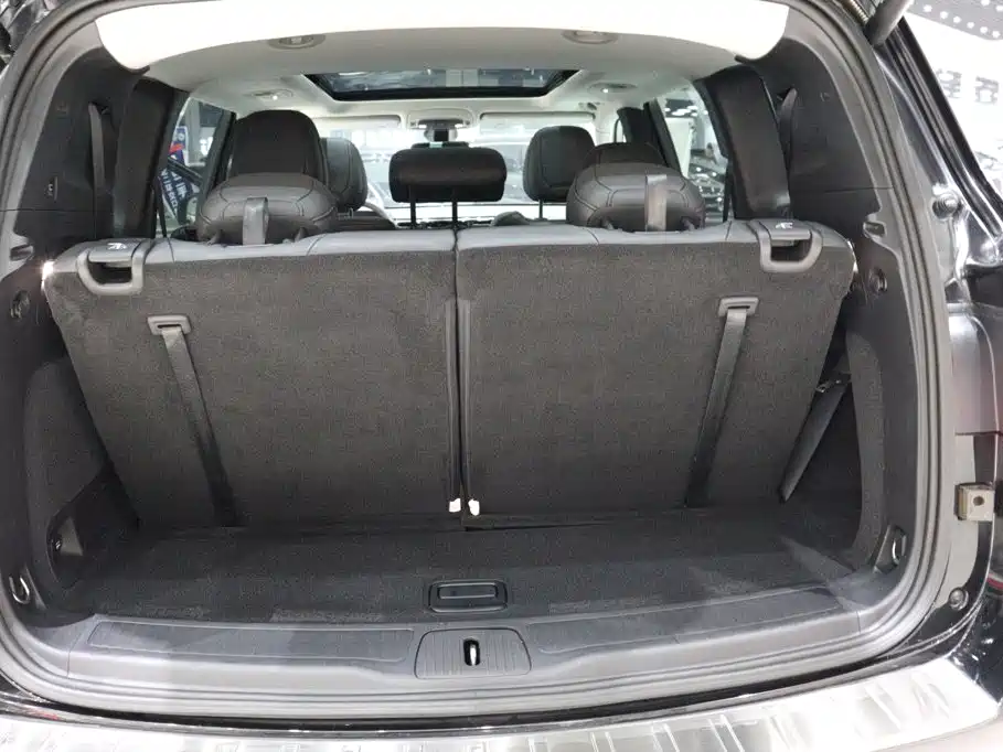 Фото 22 - Jeep Grand Commander