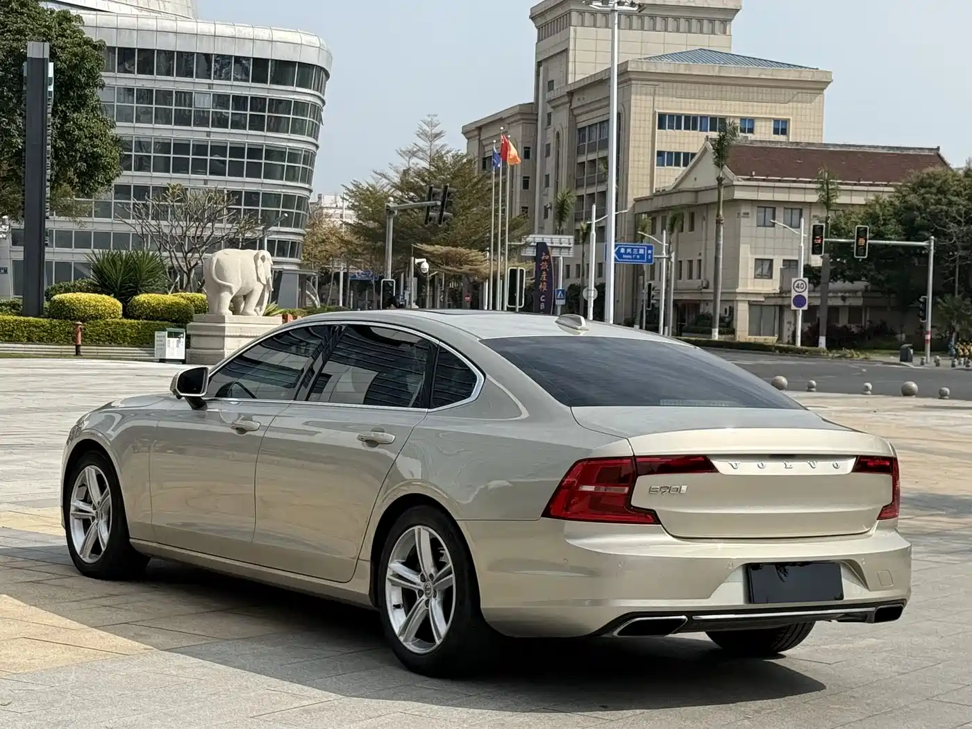 Фото 14 - Volvo S90