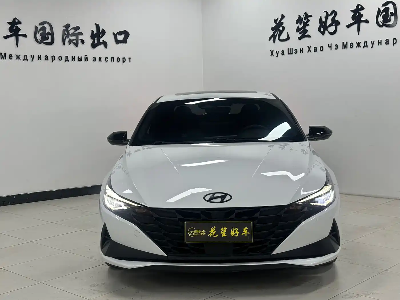 Hyundai Elantra 2022 1.5L CVT 20th Anniversary Edition фото 2