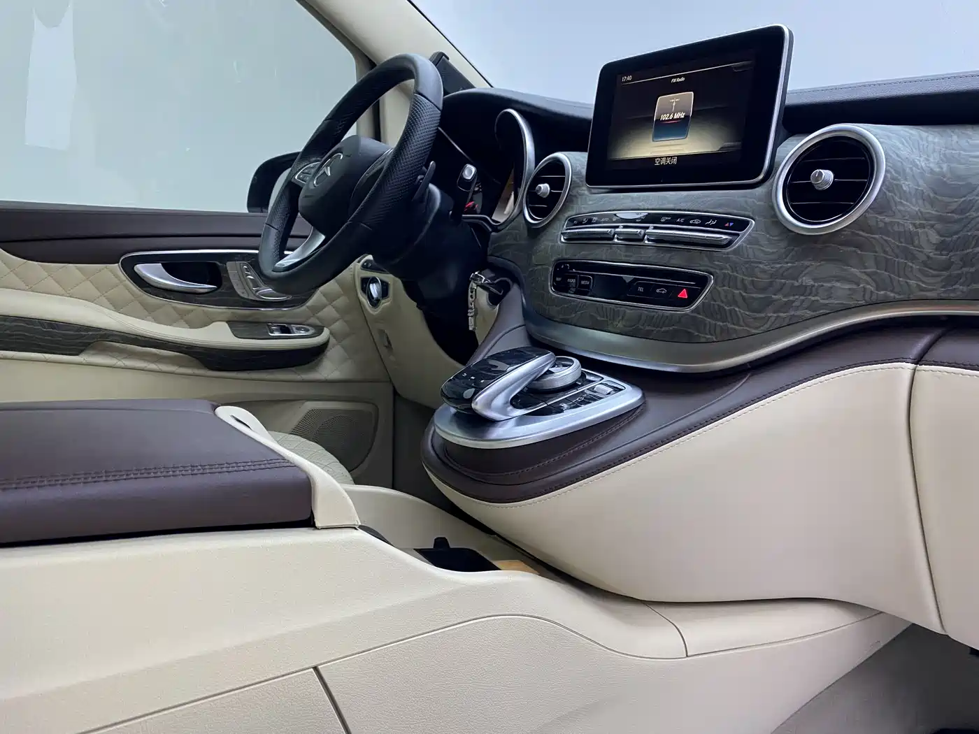 Mercedes-Benz V-Class 2018 V 260 L Premium Long Wheelbase Edition China VI фото 9