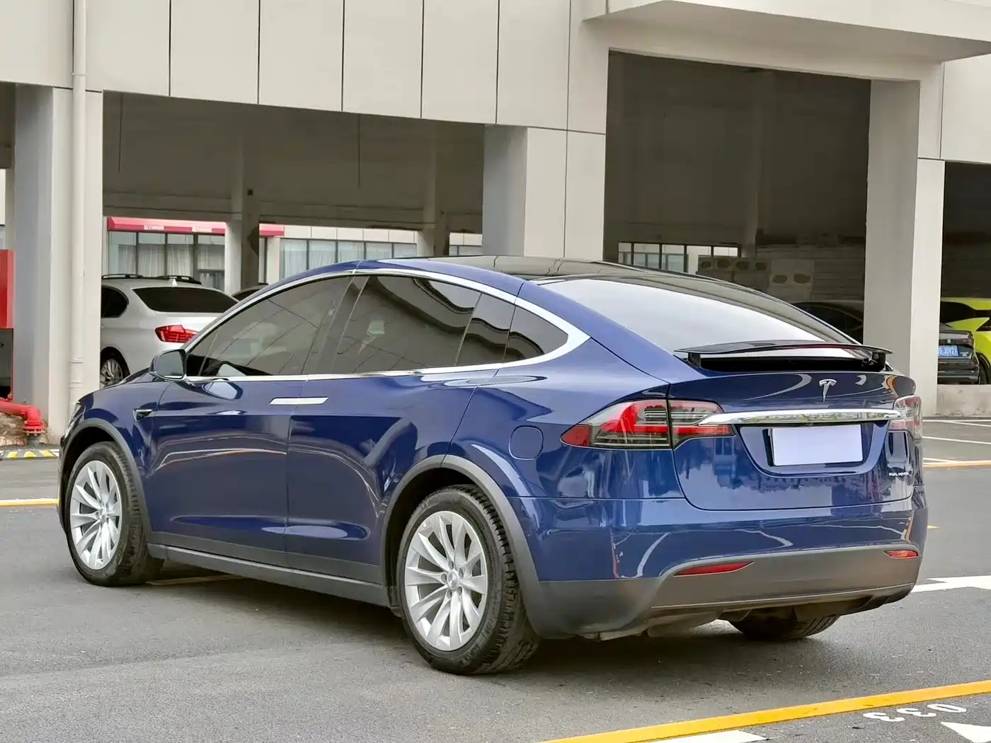 TESLA MODEL X