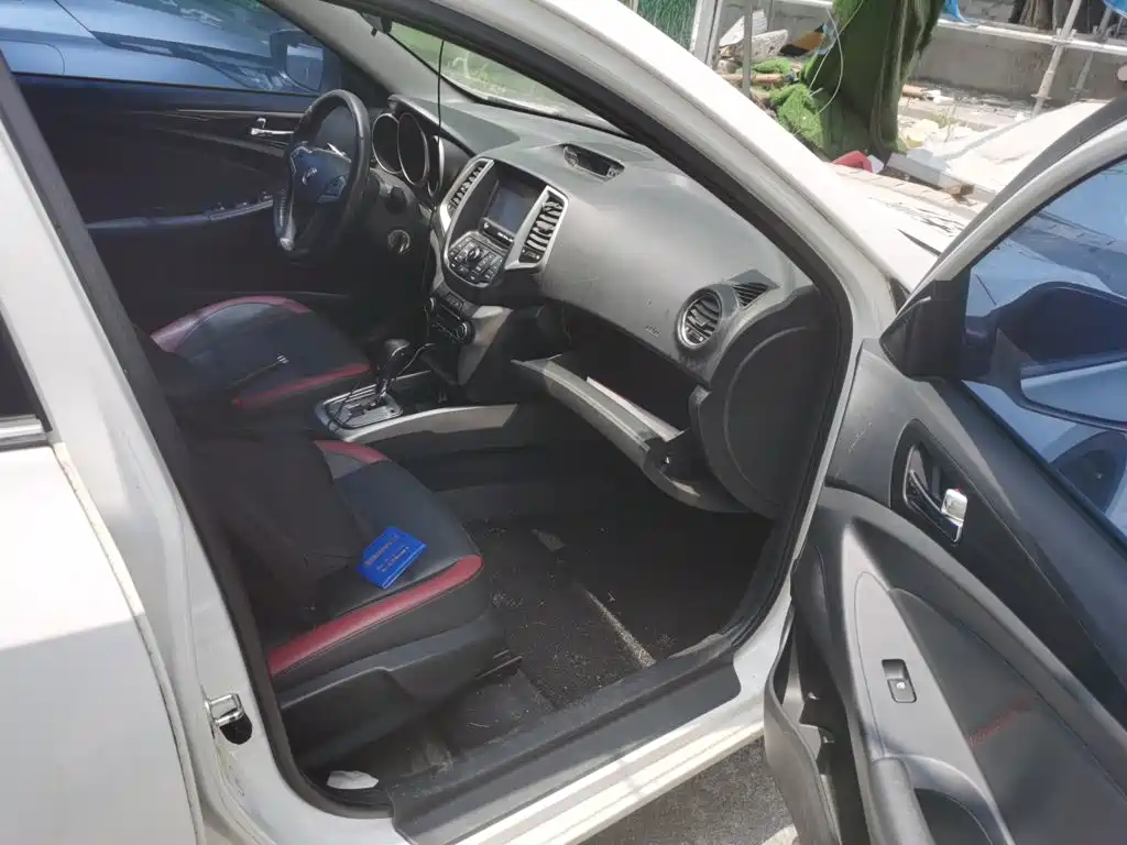 Photo 21 - Changan Eado XT