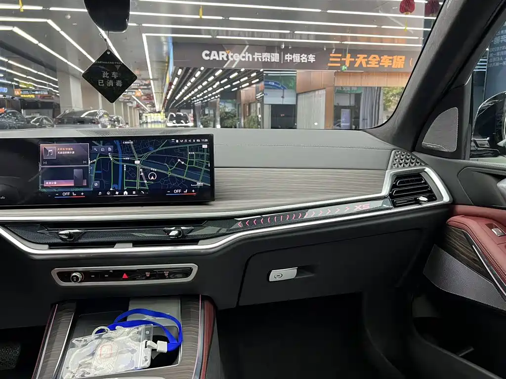 BMW X5 2025 Model xDrive 40Li M Sport Blackout Package фото 20
