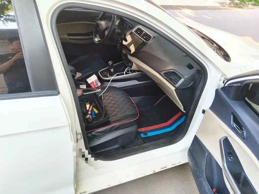 Photo 21 - Ford Escort
