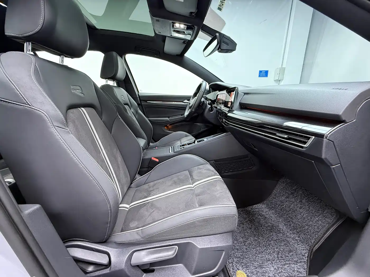Volkswagen Golf 2023 Model 280TSI DSG R-Line фото 13