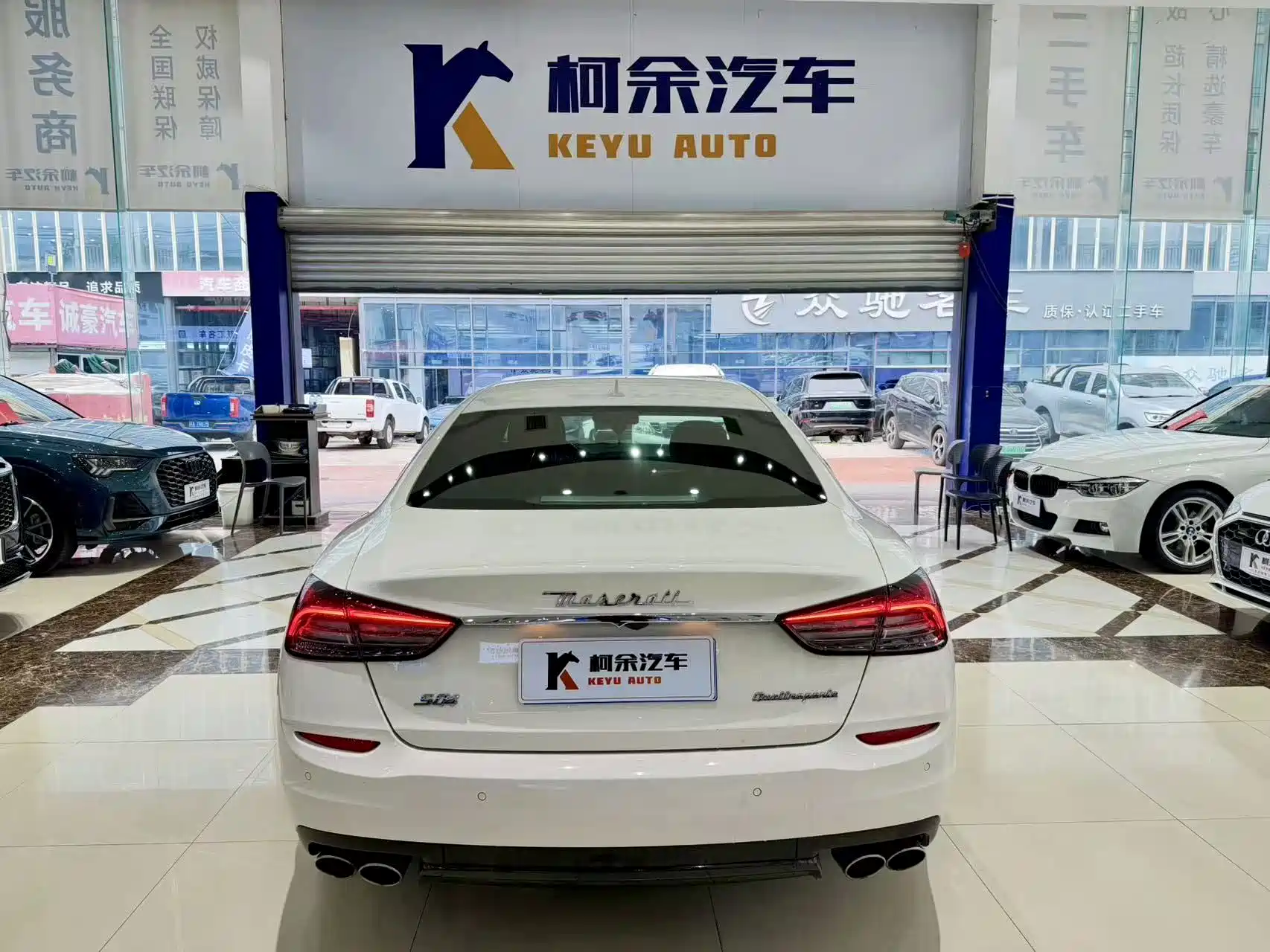 Photo 12 - Maserati Quattroporte
