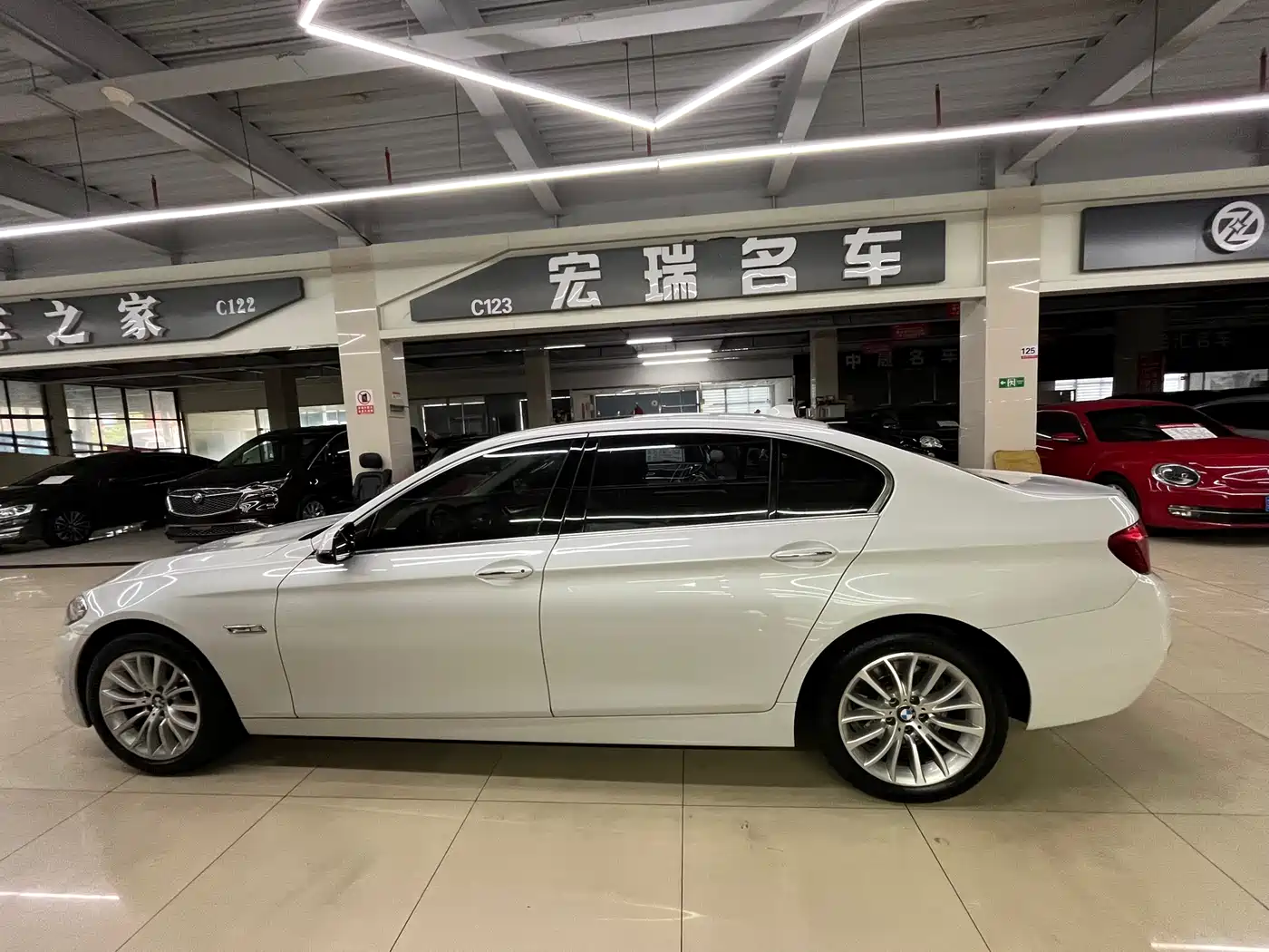 BMW 5 Series 2014 525Li Luxury Design Package фото 4