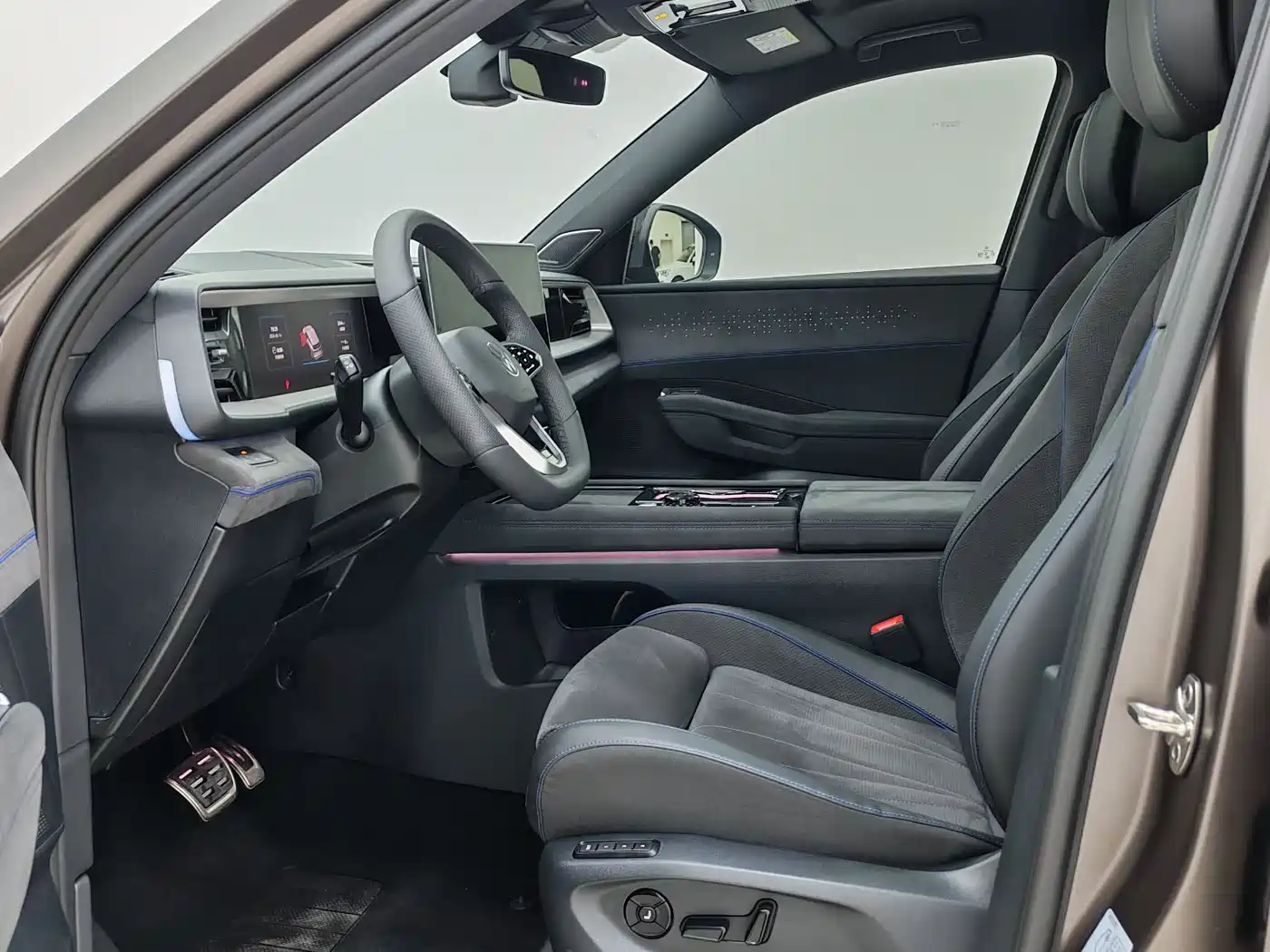 Volkswagen Teramont 2025 Teramont Pro 450TSI 4WD Summit Edition фото 9