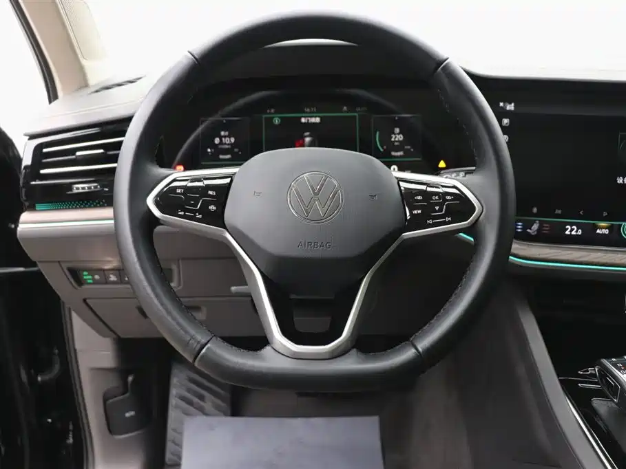 VOLKSWAGEN TOUAREG