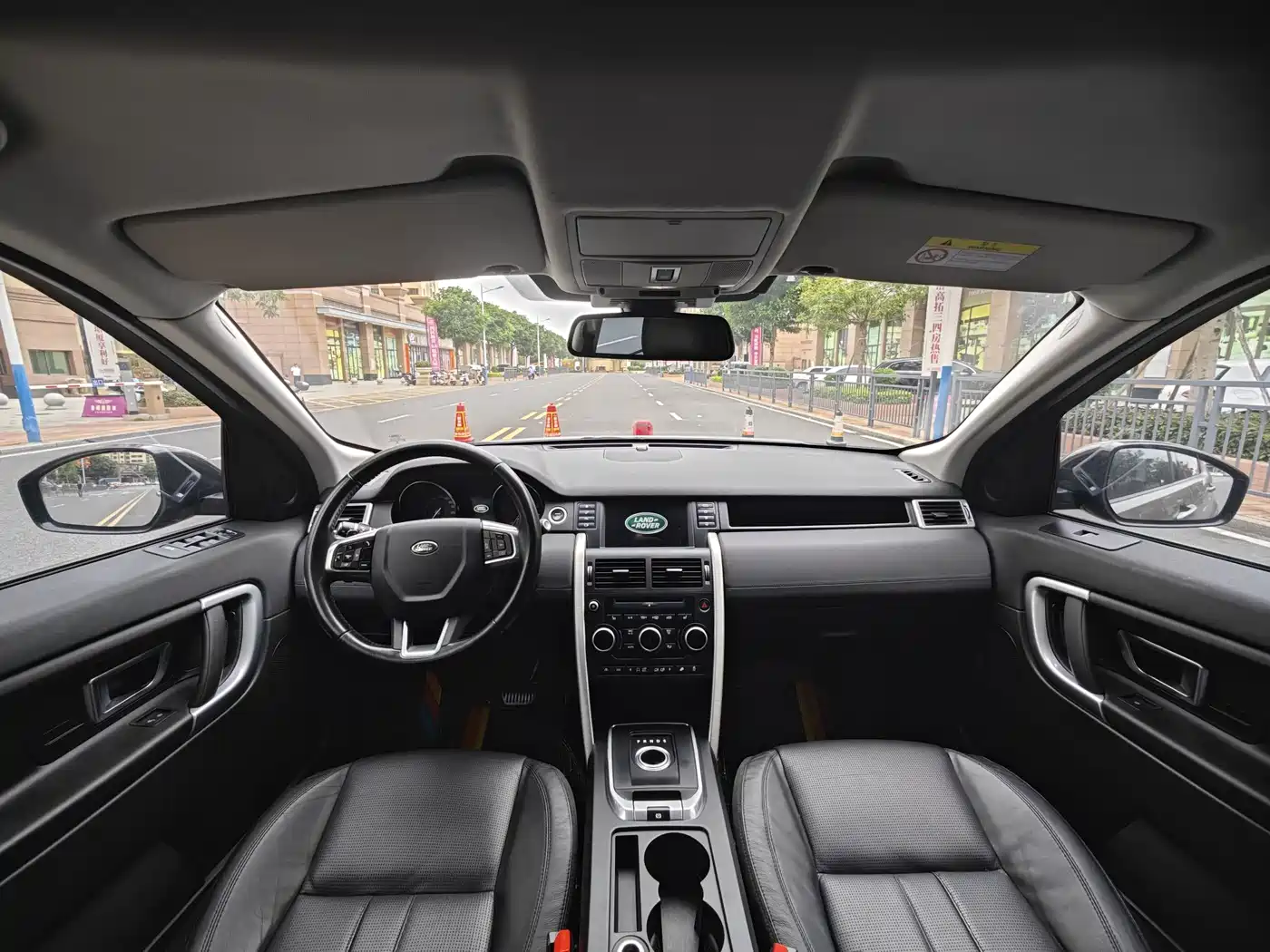 Land Rover Discovery Sport (Import) 2015 2.0T SE фото 12
