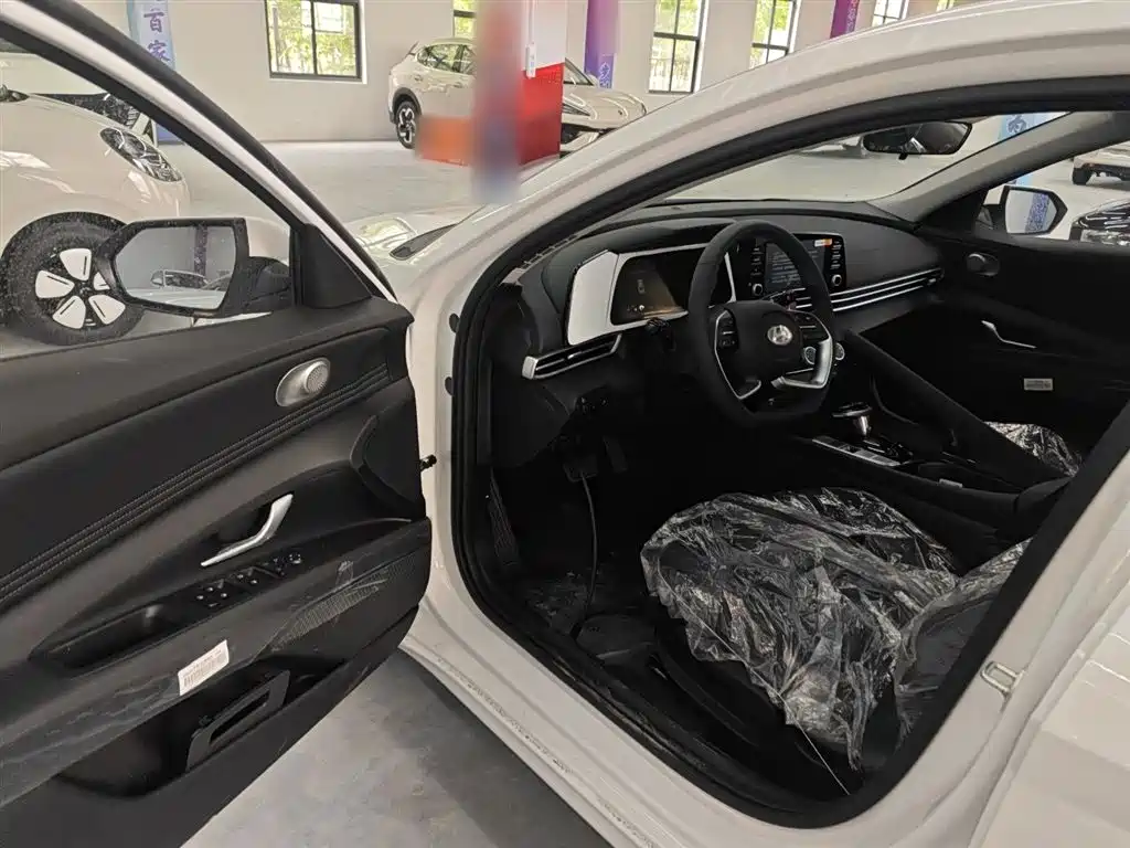 Hyundai Elantra 2023 1.5L CVT GLX Elite Edition фото 12