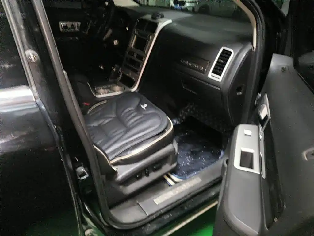 Photo 12 - Lincoln MKX