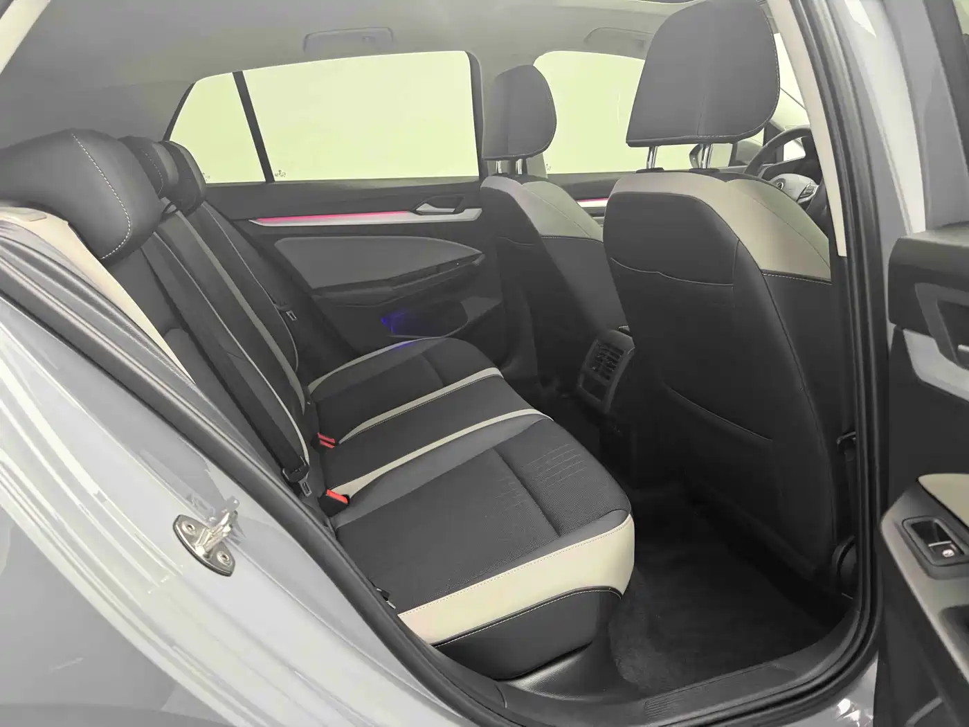 Volkswagen Golf 2023 Facelift 280TSI DSG Pro фото 6