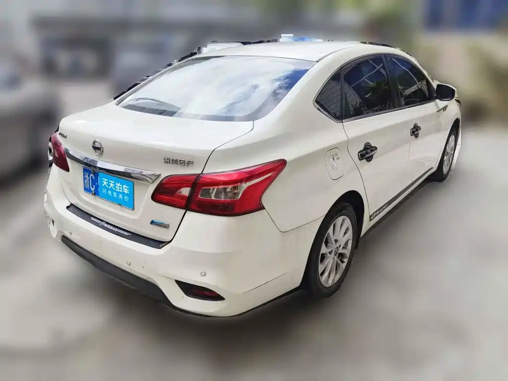 Фото 2 - Nissan Sylphy