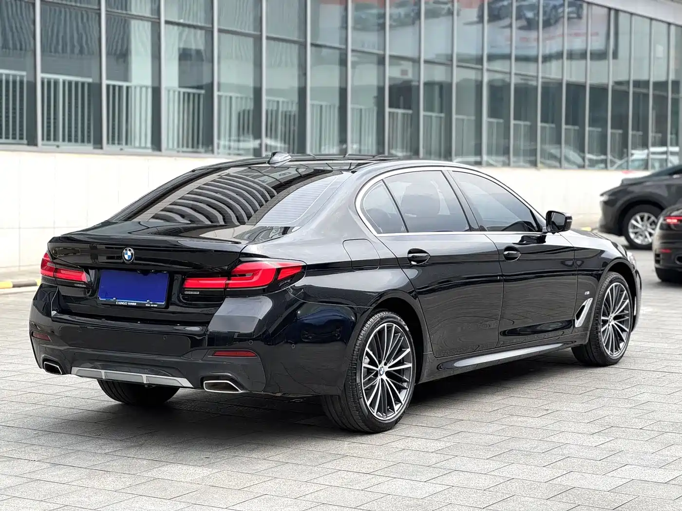 BMW 5 Series 2023 530Li Leading M Sport Package фото 9