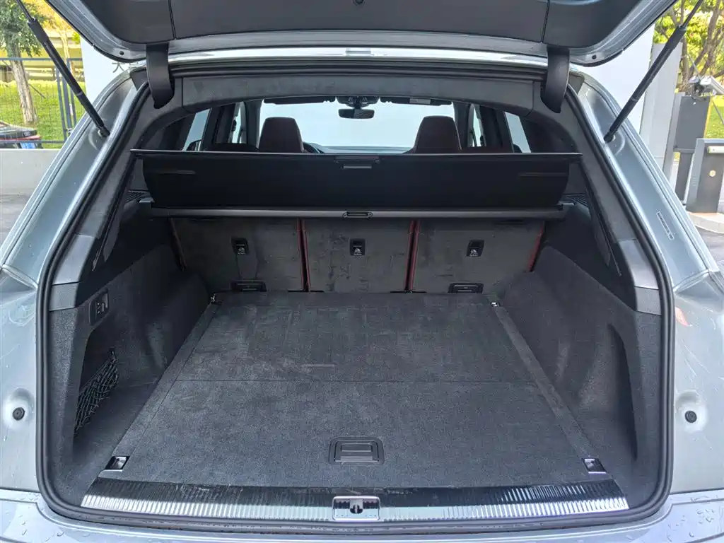 Audi SQ7 2024 4.0 TFSI фото 22