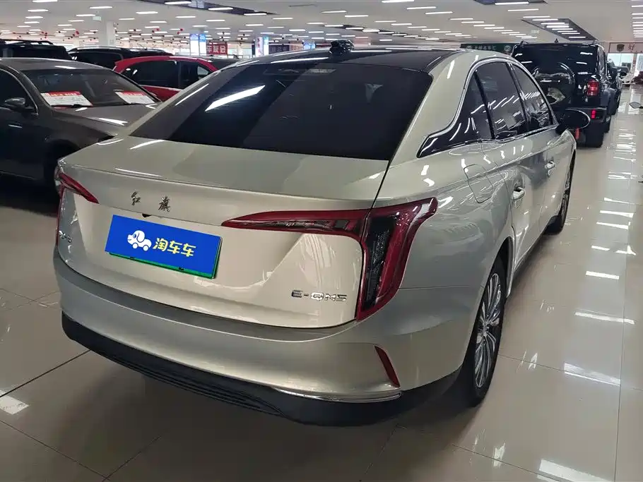 Hongqi E-QM5 2022 431km Charging Enjoyment Edition фото 3