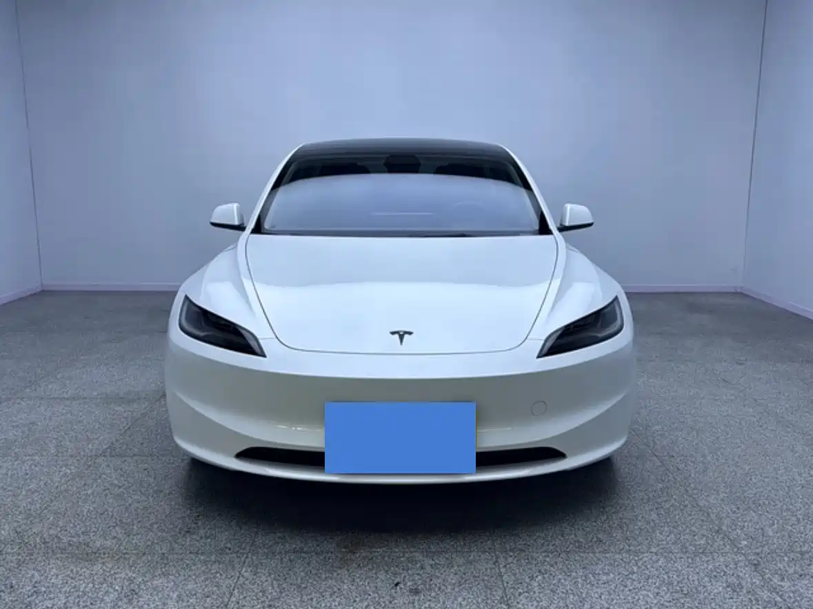 Фото 2 - Tesla Model 3