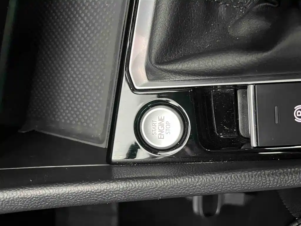 Volkswagen Sagitar 2023 Model Year 200TSI DSG Surpass Edition фото 5