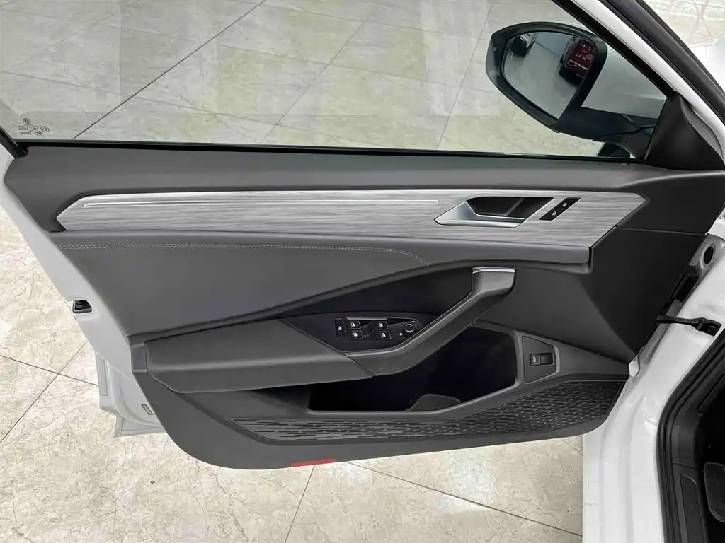 Volkswagen Sagitar 2023 Model Year 200TSI DSG Surpass Edition фото 10