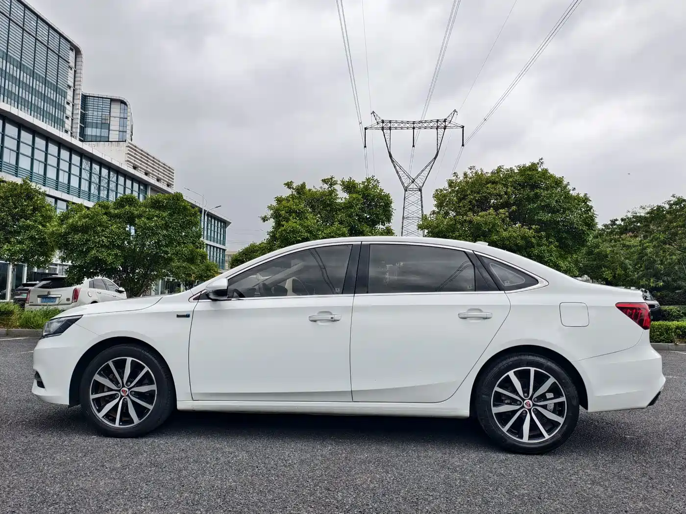 Фото 8 - Roewe i6