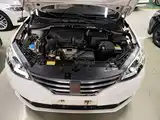 Фото 20 - Roewe 360
