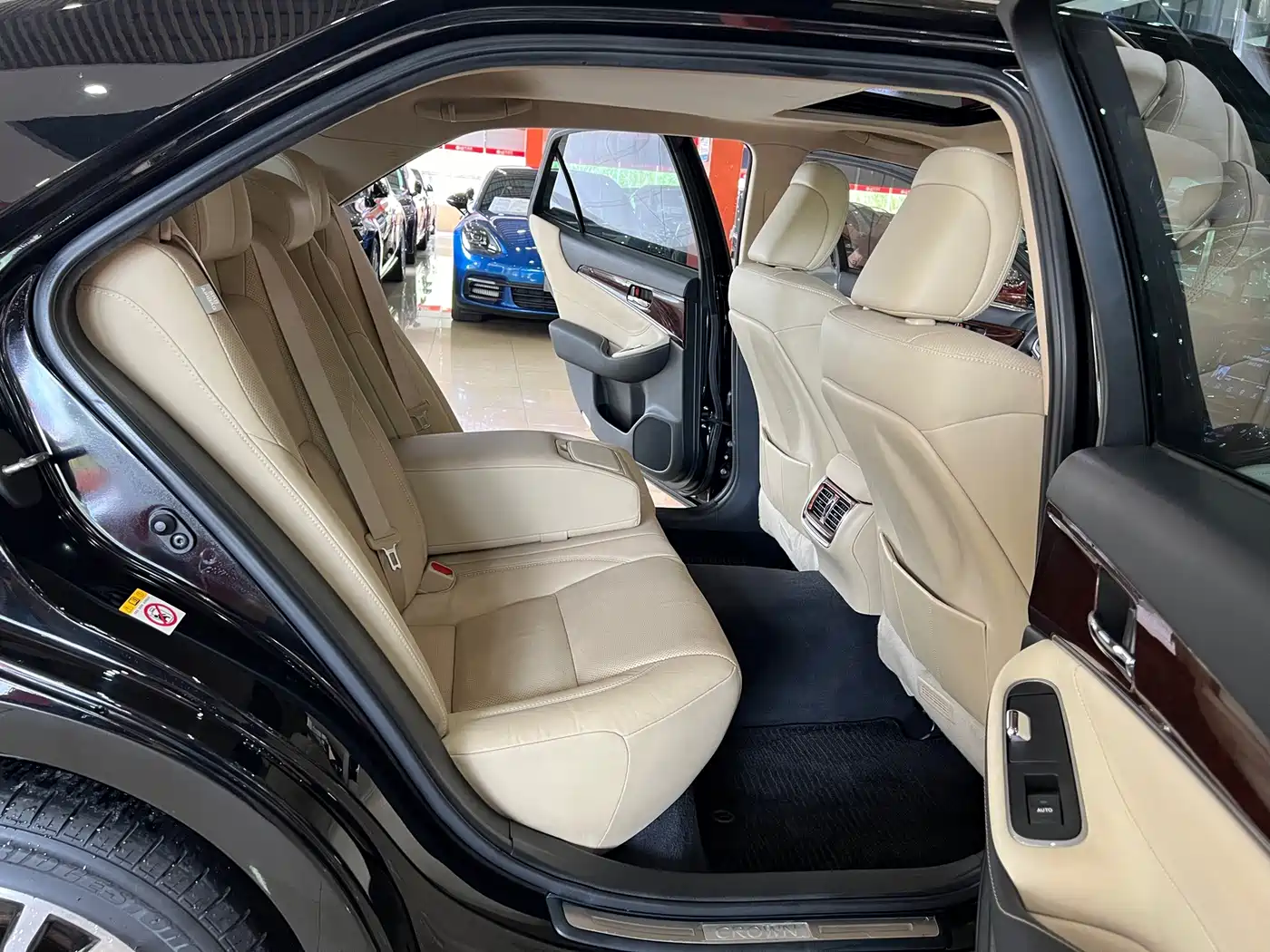 Фото 9 - Toyota Crown