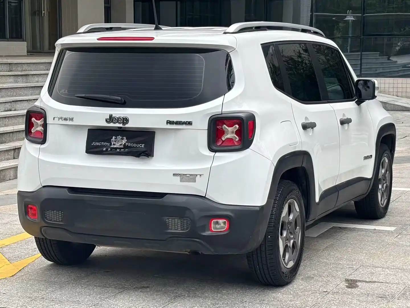 Photo 6 - Jeep Renegade