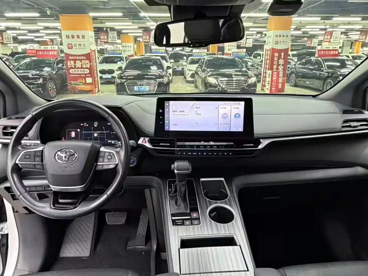 Toyota Sienna 2021 2.5L Hybrid Ultimate Edition фото 8