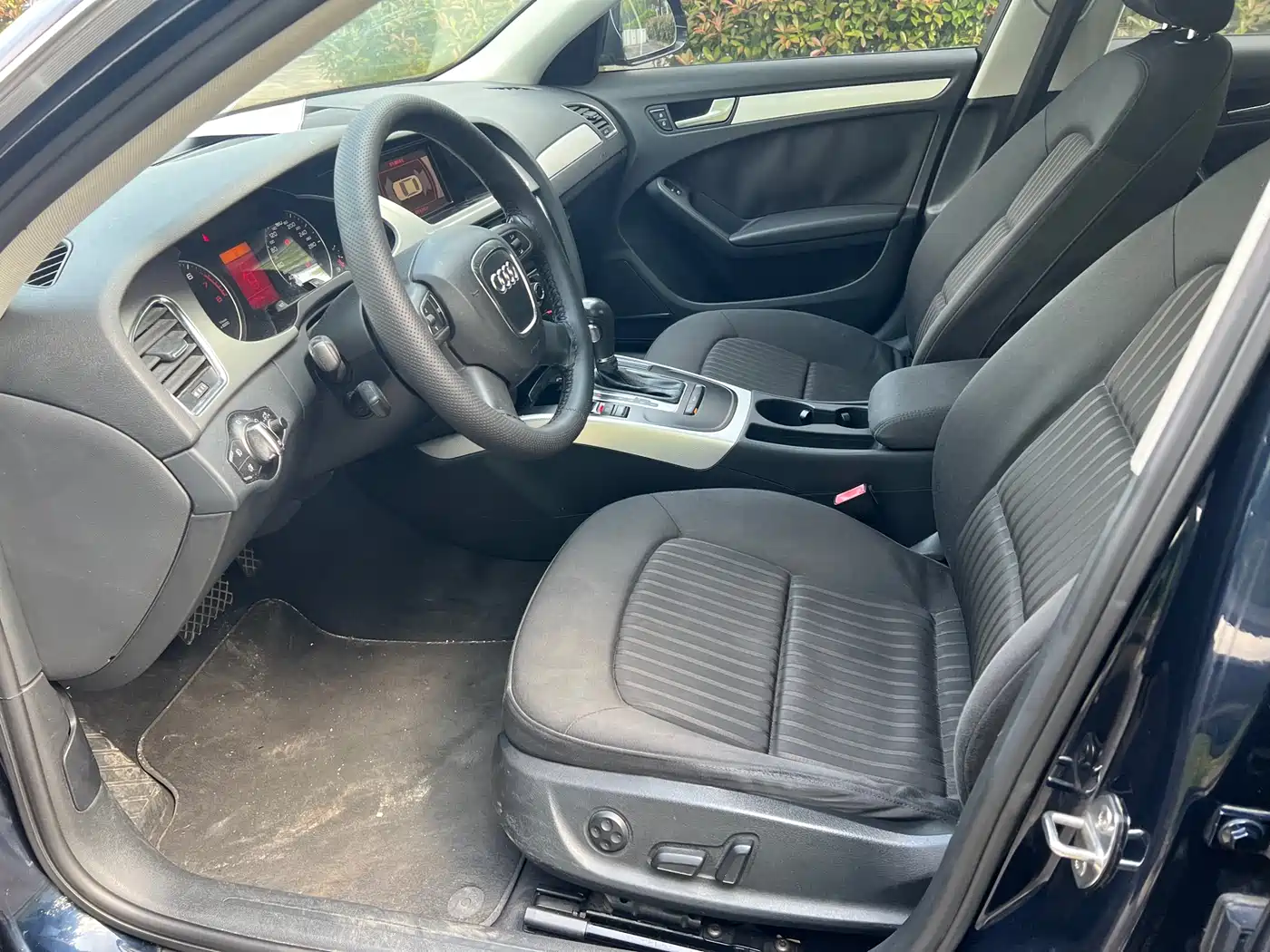 Audi A4L 2012 2.0 TFSI Auto Comfort фото 9