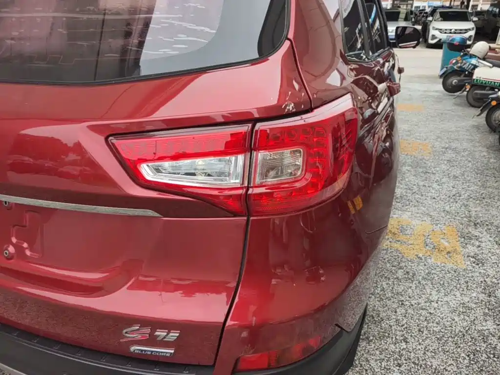 Фото 8 - Changan CS75