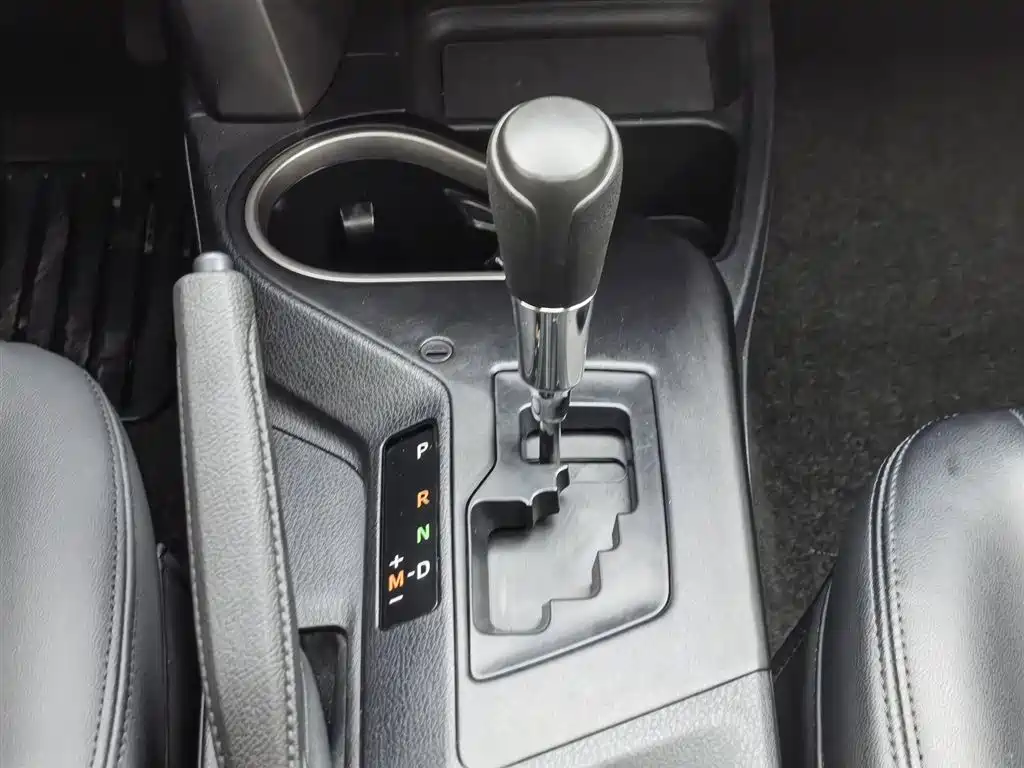 Toyota RAV4 Rongfang 2019 2.0L CVT 2WD Trend X Limited Edition China V фото 13