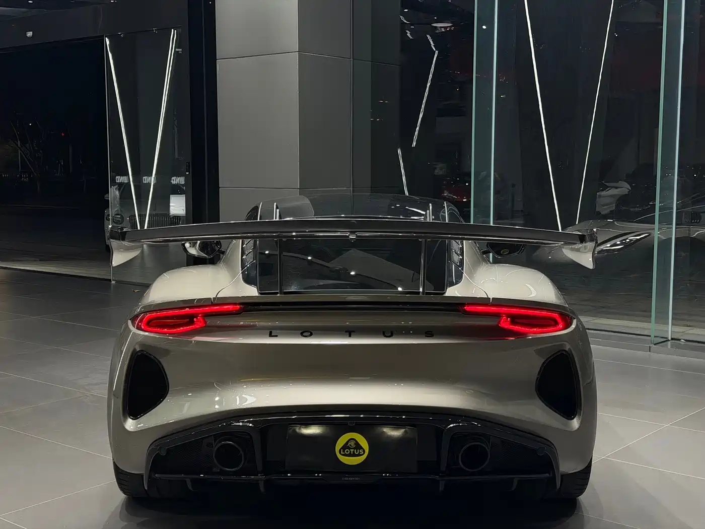 Lotus Cars EMIRA 2021 2.0T DCT First Edition фото 4