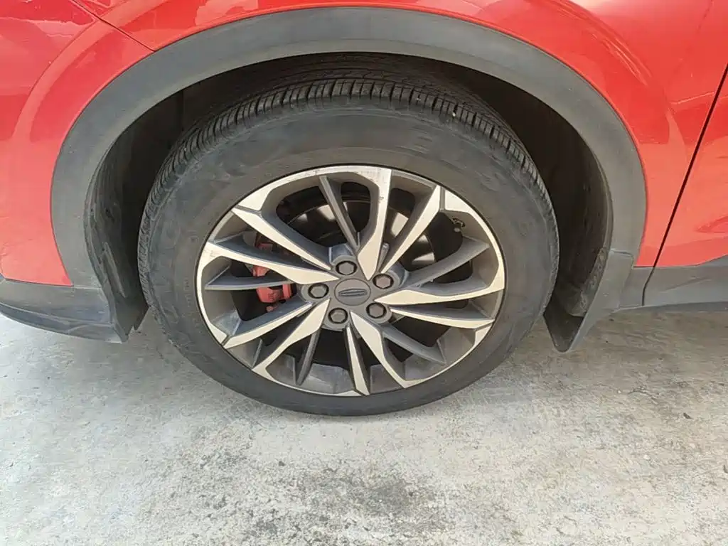 Фото 23 - Geely Coolray