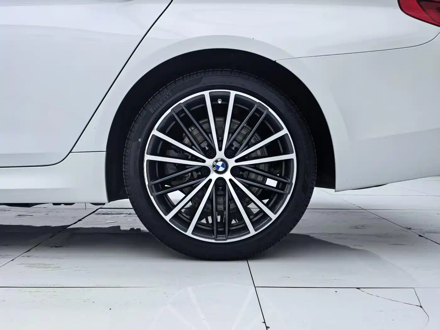 BMW 5 Series 2020 530Li Exclusive M Sport Package фото 31