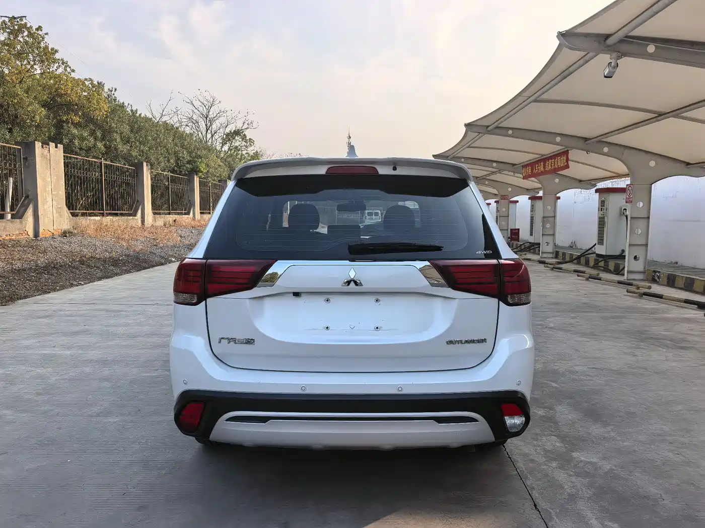 MITSUBISHI OUTLANDER
