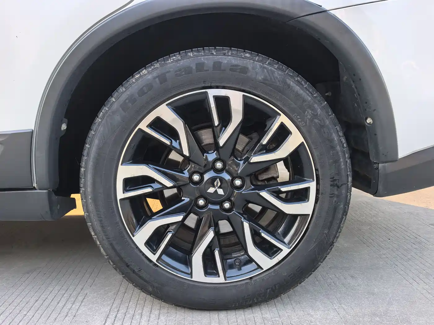 MITSUBISHI OUTLANDER