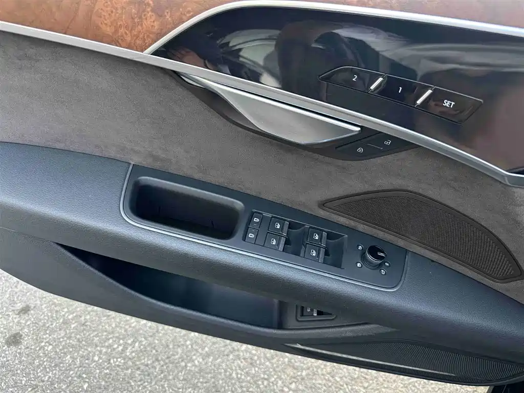 Audi A8 2018 A8L 55 TFSI quattro Launch Premium фото 18