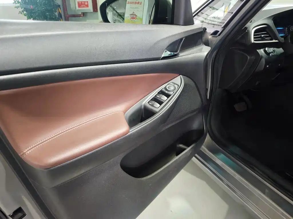 Buick GL6 2019 2019 Model 18T 6-Seater Connected Luxury Version China V
