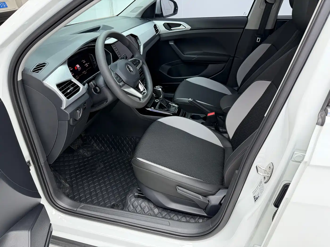Volkswagen Tanying 2021 1.5L Automatic Smart Connect Edition фото 11