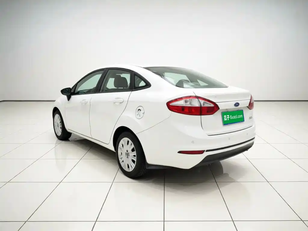 Фото 4 - Ford Fiesta