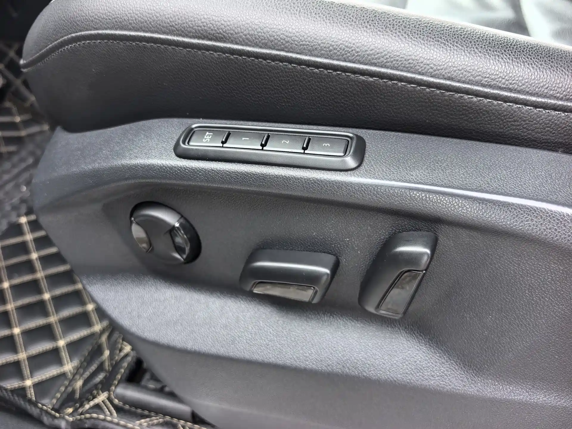 صورة 13 - Volkswagen Tiguan
