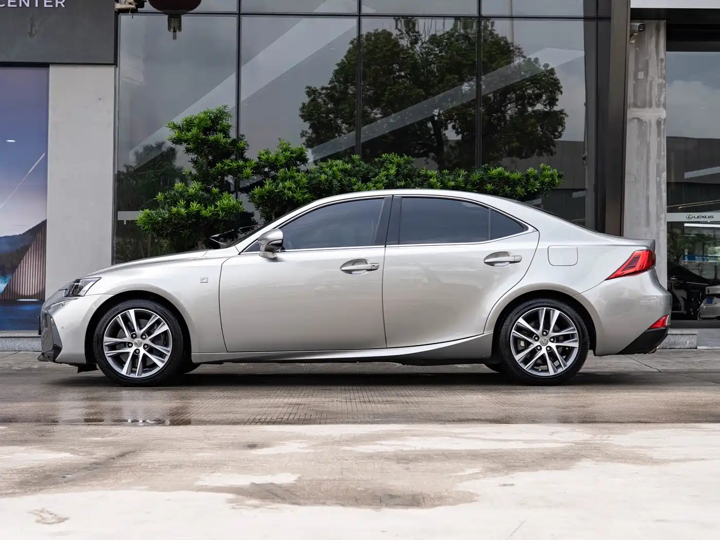 Lexus IS 2017 300 F SPORT фото 4