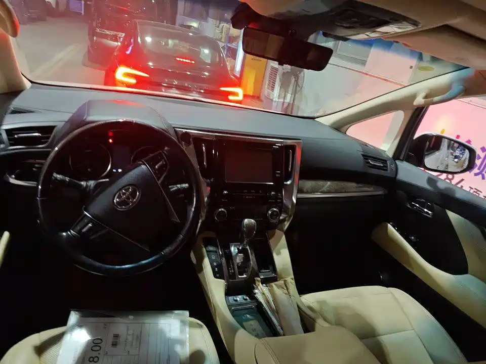 Фото 3 - Toyota Vellfire