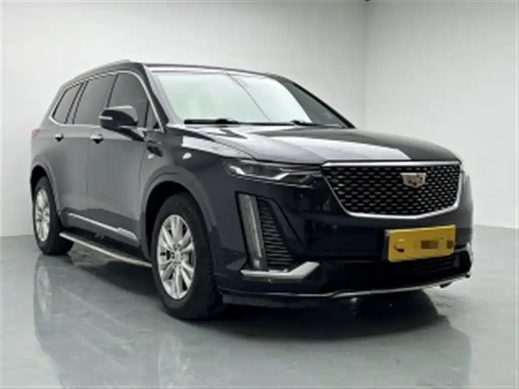 Photo 3 - Cadillac XT6