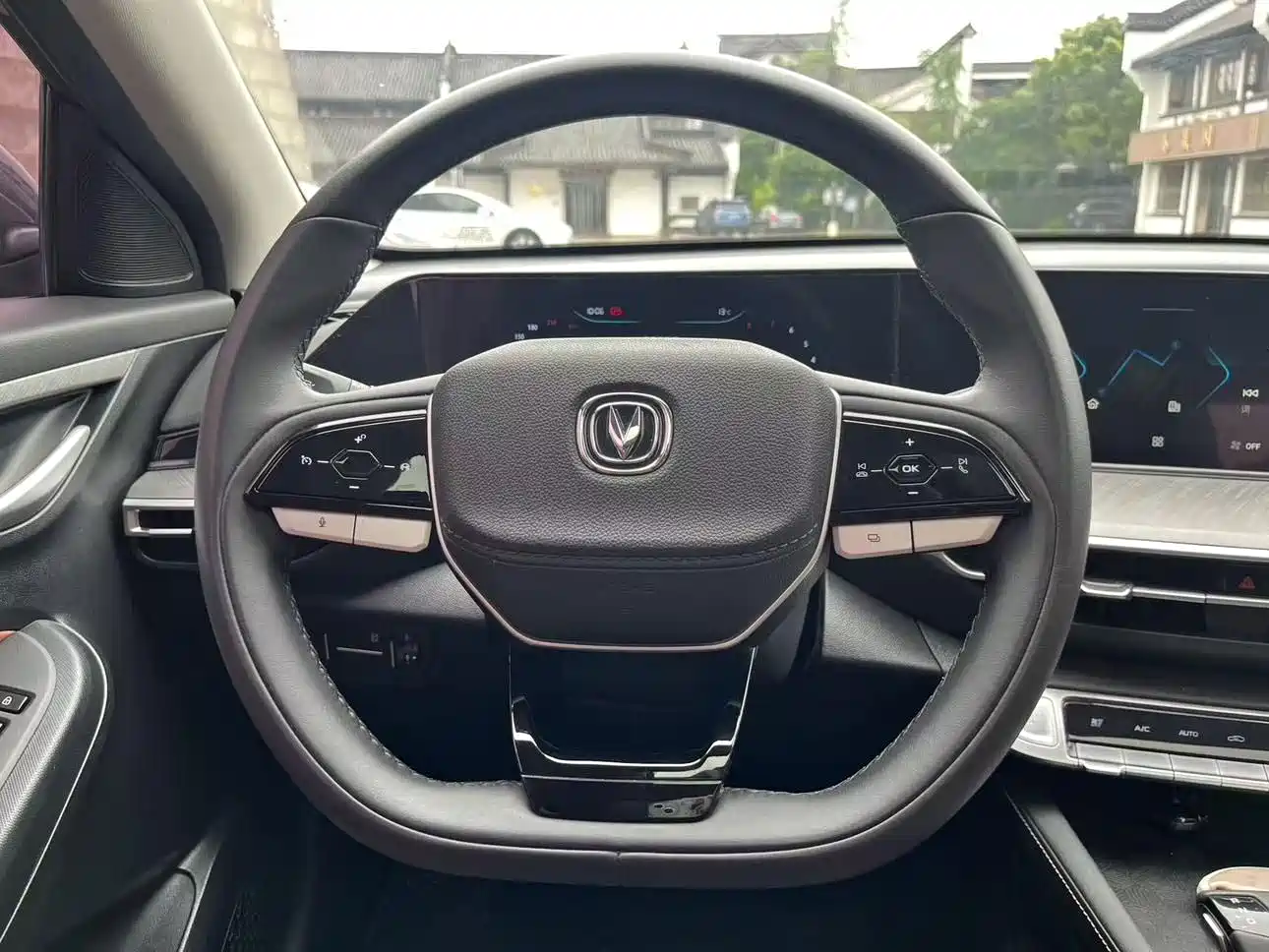 Фото 7 - Changan Eado